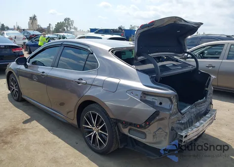 2024 Toyota Camry Se z USA, uszkodzony, nr VIN 4T1G11AK2RU239746